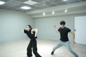 Можно ли научиться танцевать за час? Мы отправили новичка к профи и посмотрели, что получится