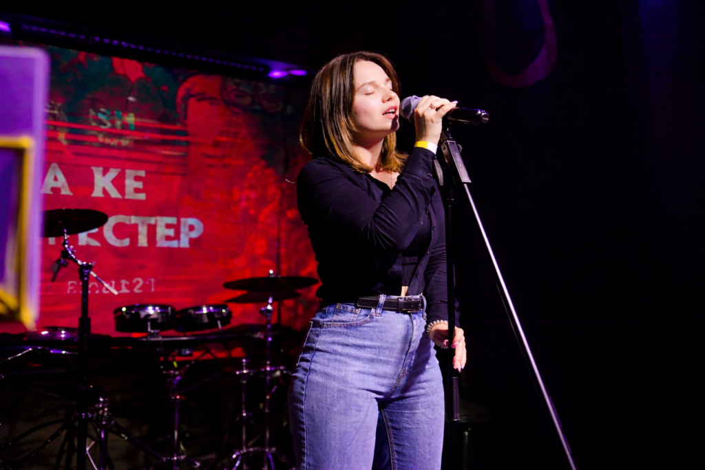 Она сыграла «Гимн Воланда» в Усть-Каменогорске и стала культовой в интернете