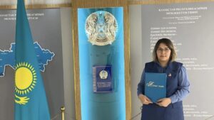 Смотришь на фото — и думаешь, что это депутат. А это — повелительница рыб!